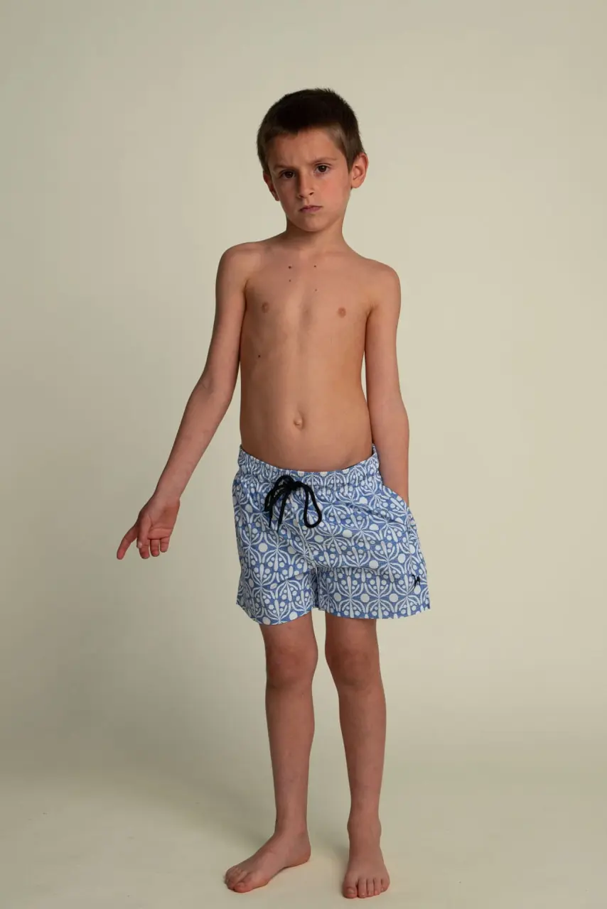 Futah - Short de Bain Enfant Bleu & Blanc Flora (1)