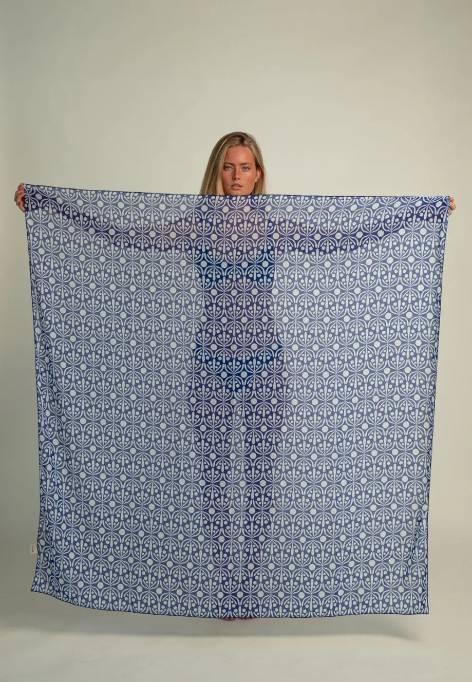 Futah - Pareo Flora Blue & White (1)